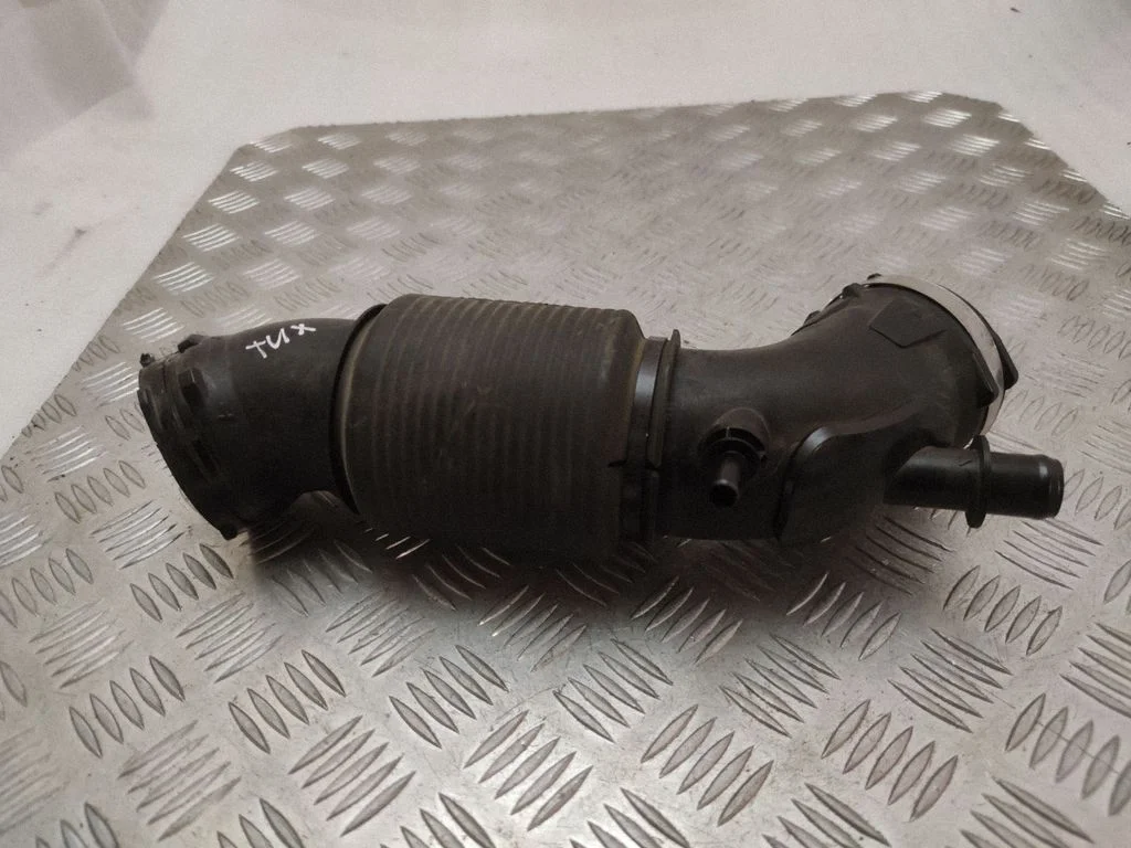 Õhu sisselaske voolik (-ud)/ toru (-d) 28130N9400