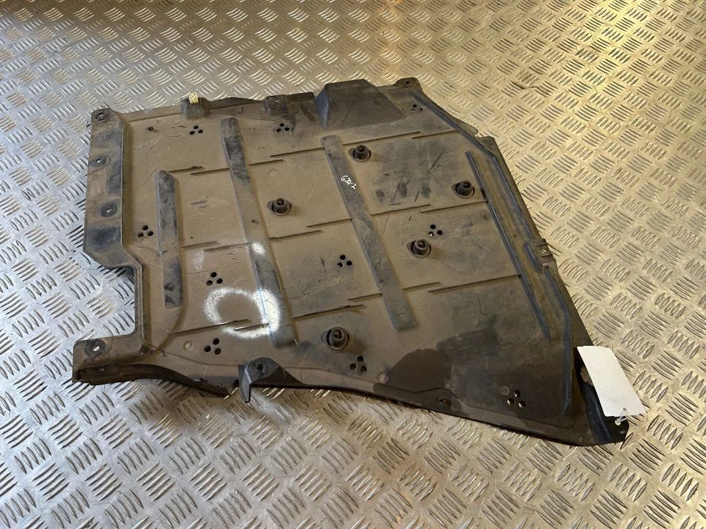 Kütusepaagi põhjakaitse 7435569