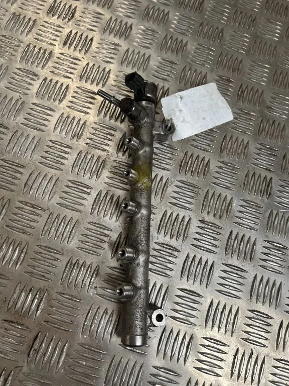 Fuel main line pipe 31303612