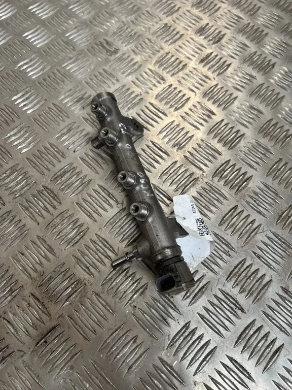 Fuel main line pipe 31432834