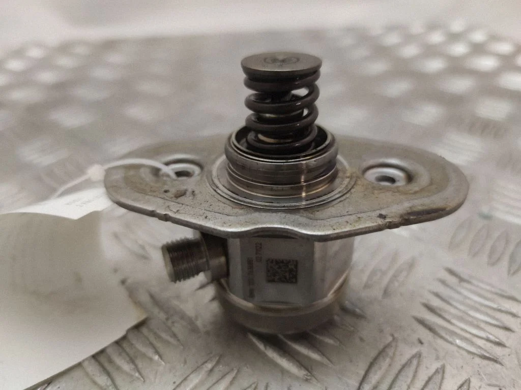Kütuse kõrgsurvepump 7636881