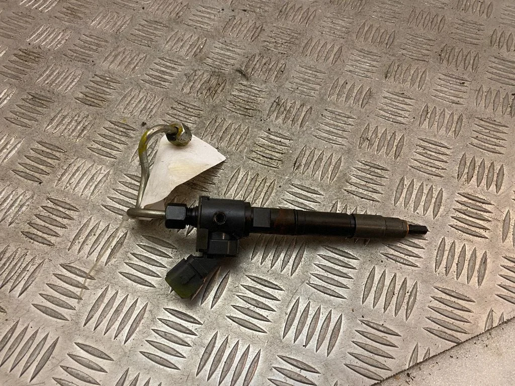 Fuel injector 31452113