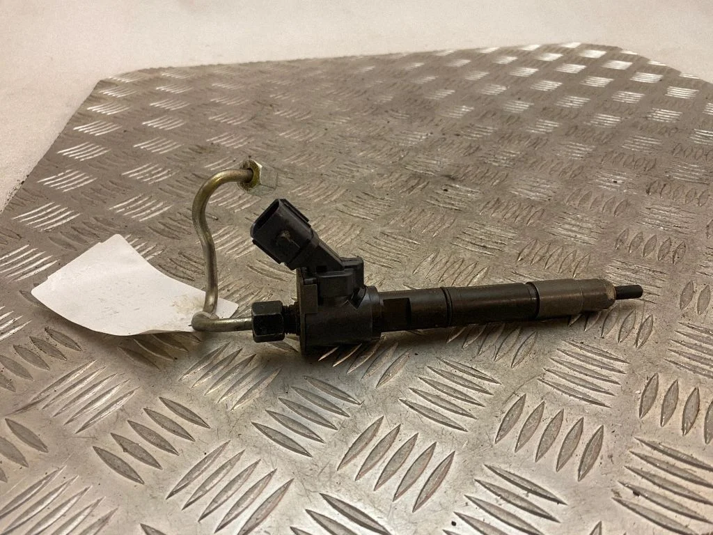 Fuel injector 31452113