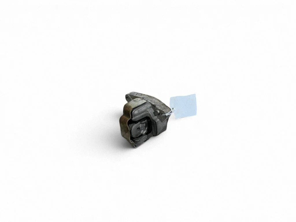 Engine mount bracket