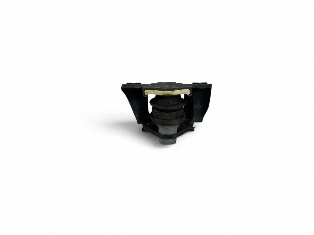 Engine mount bracket 31480353