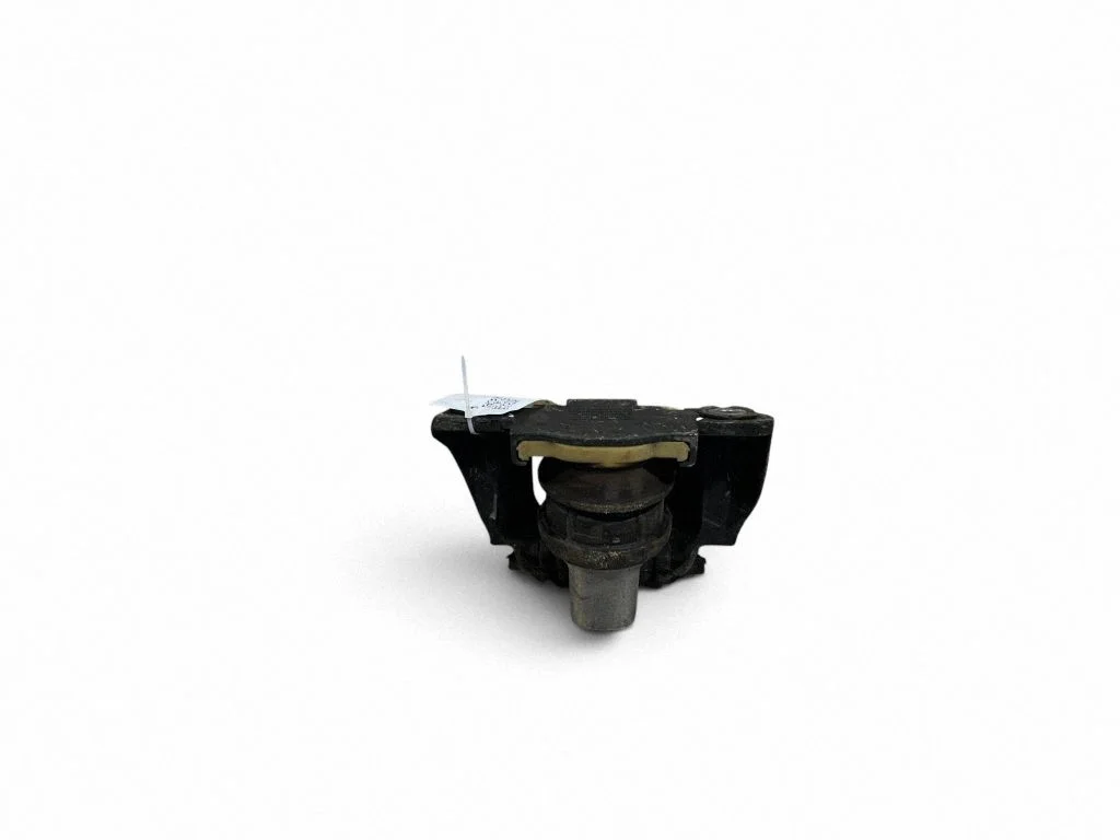 Engine mount bracket 32137496