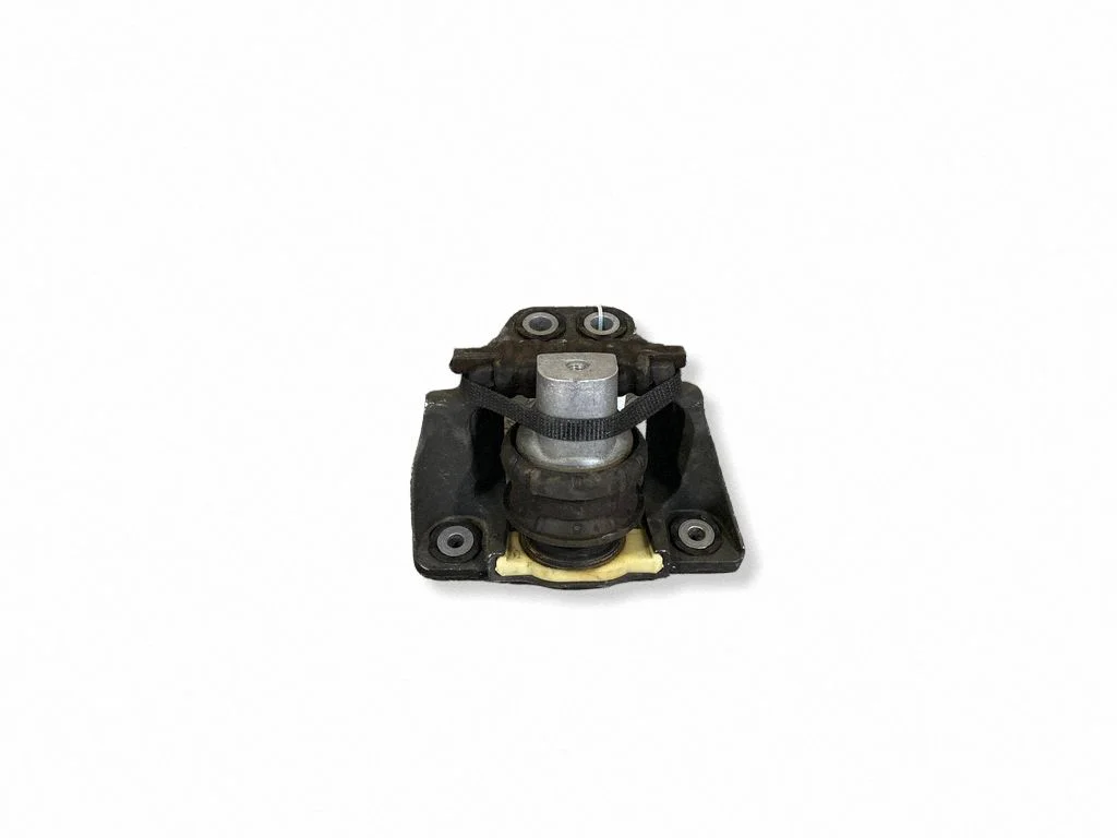 Engine mount bracket 31330588