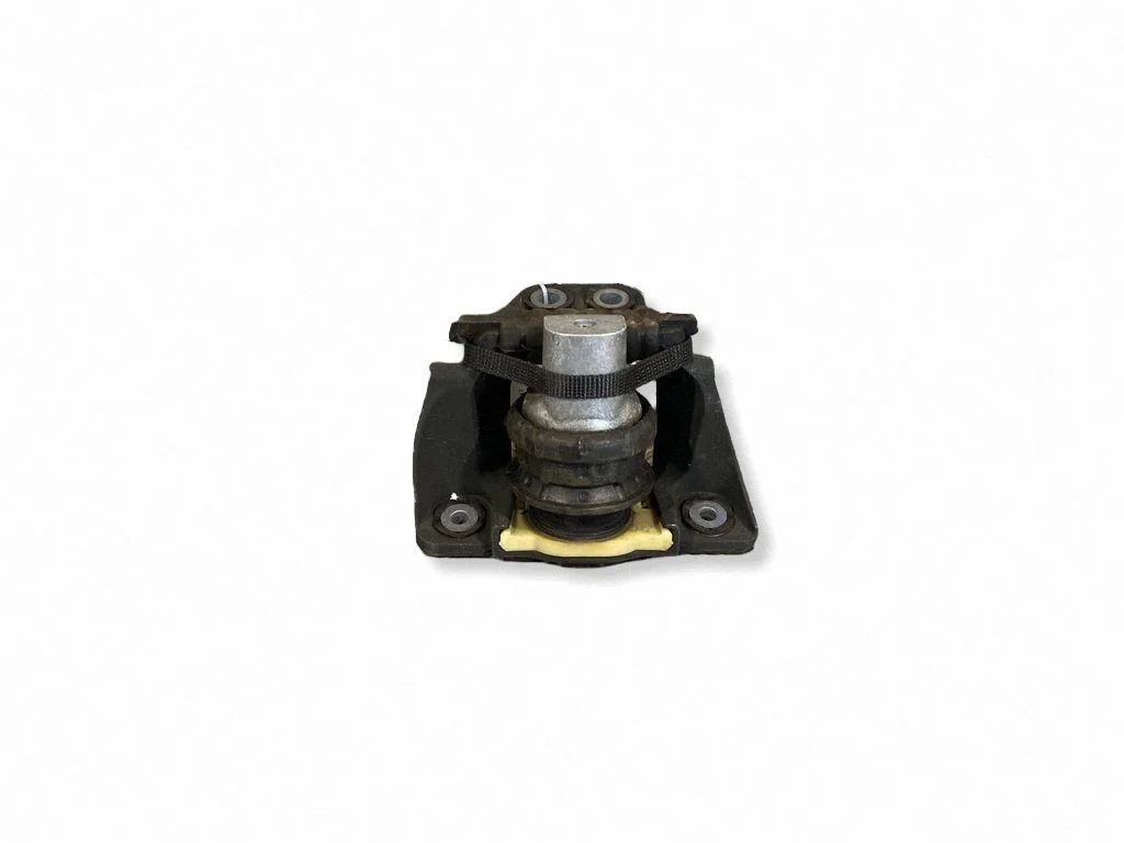 Engine mount bracket 31330588