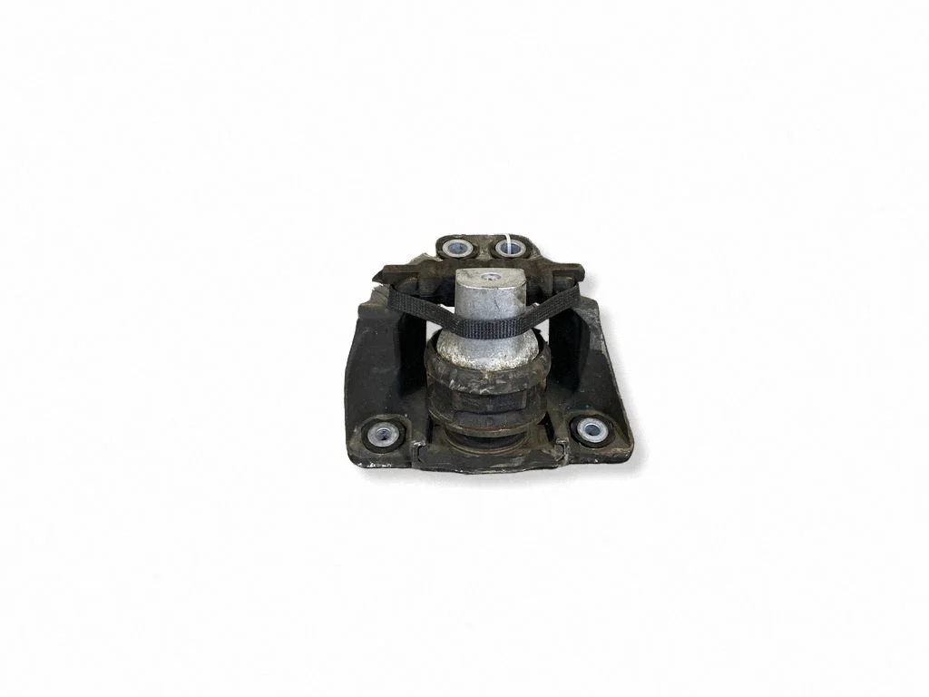 Engine mount bracket 31330588