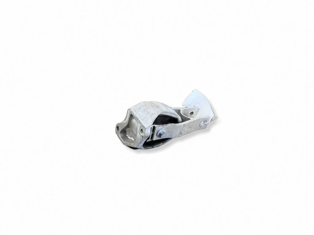 Engine mount bracket 31339951
