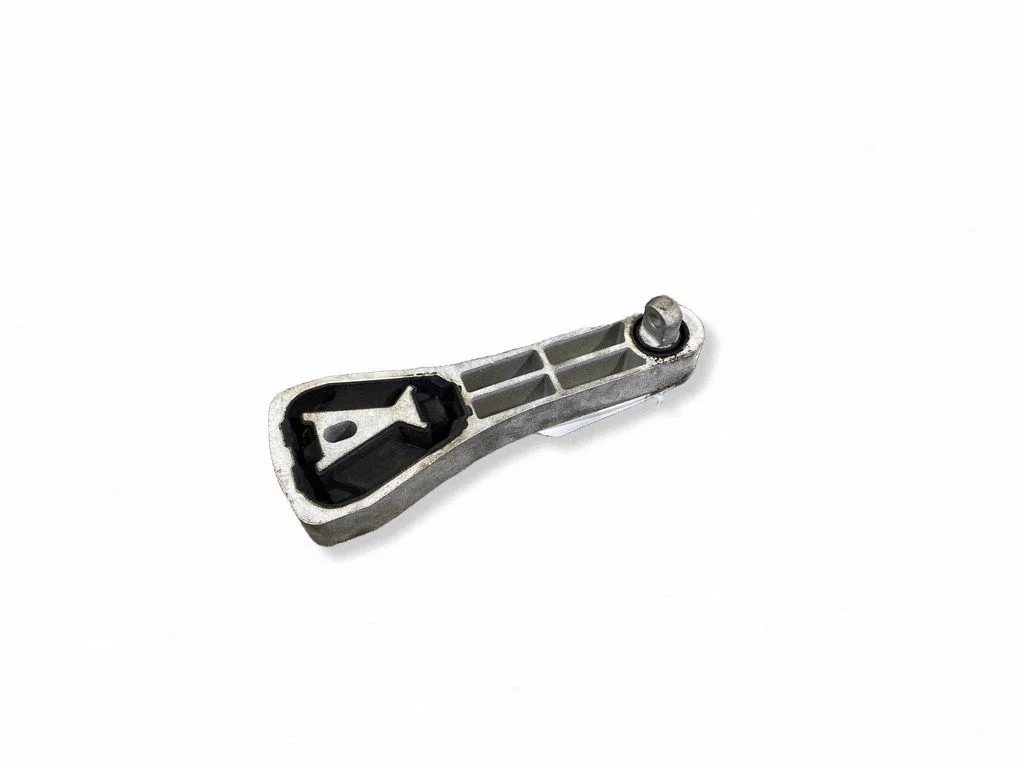 Engine mount bracket 31330591