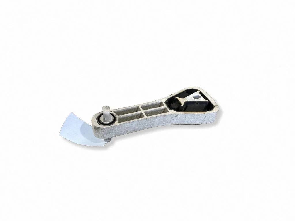 Engine mount bracket 31330591
