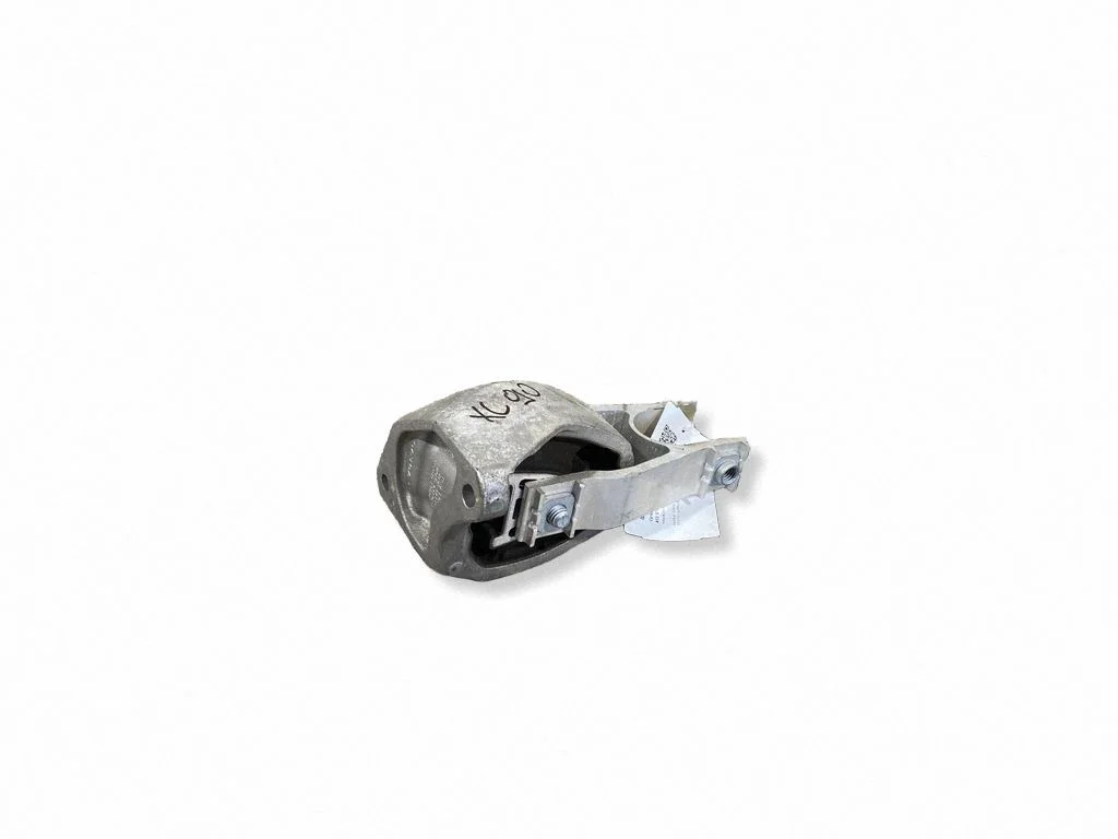 Engine mount bracket 31339951