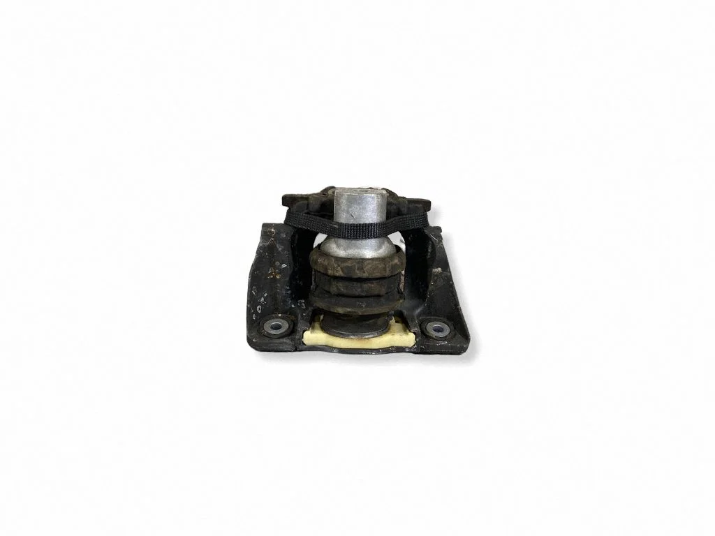 Engine mount bracket 31480353