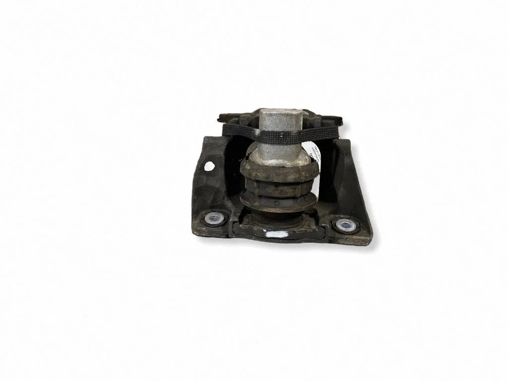 Engine mount bracket 31330588