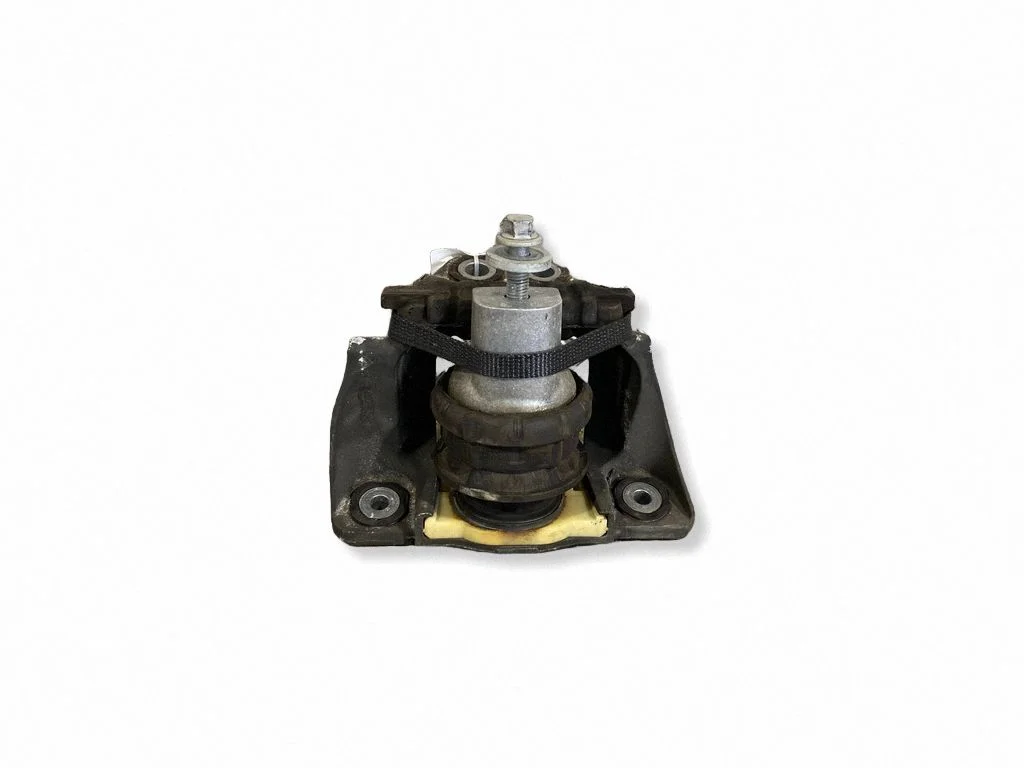 Engine mount bracket 31480353