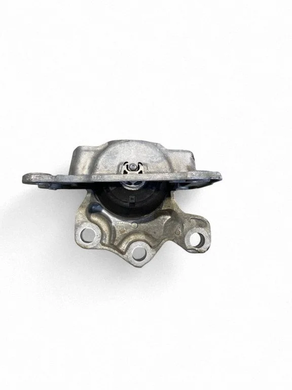 Engine mount bracket 31339949