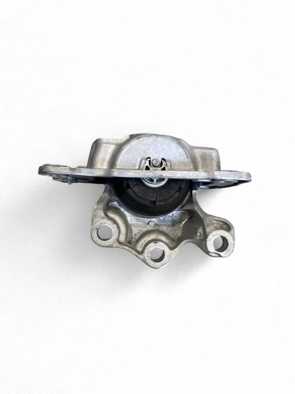 Engine mount bracket 31339949