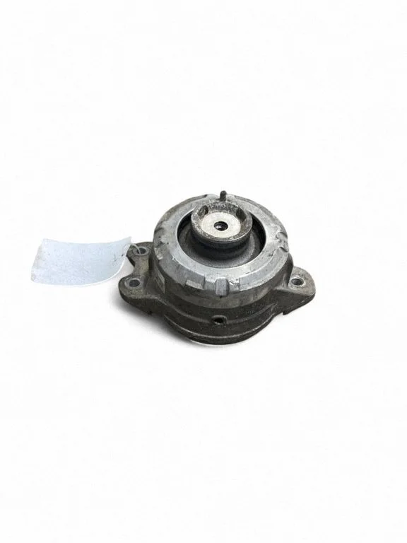 Engine mount bracket A2052407900