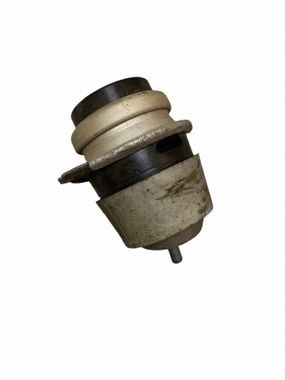 Dzinēja spilvens 7L8199131A