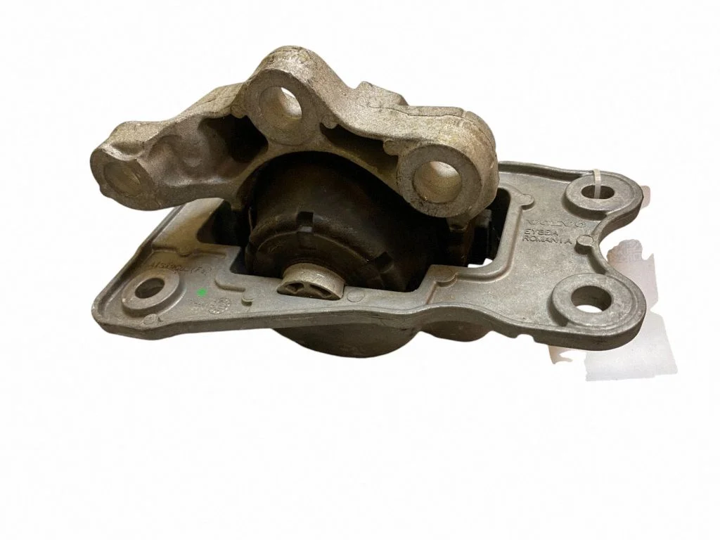 Engine mount bracket 31339948