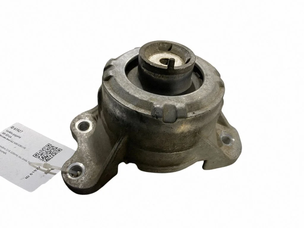 Engine mount bracket A2052407800