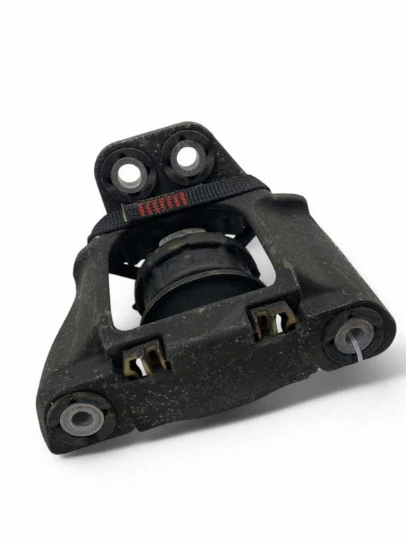 Engine mount bracket 31330588