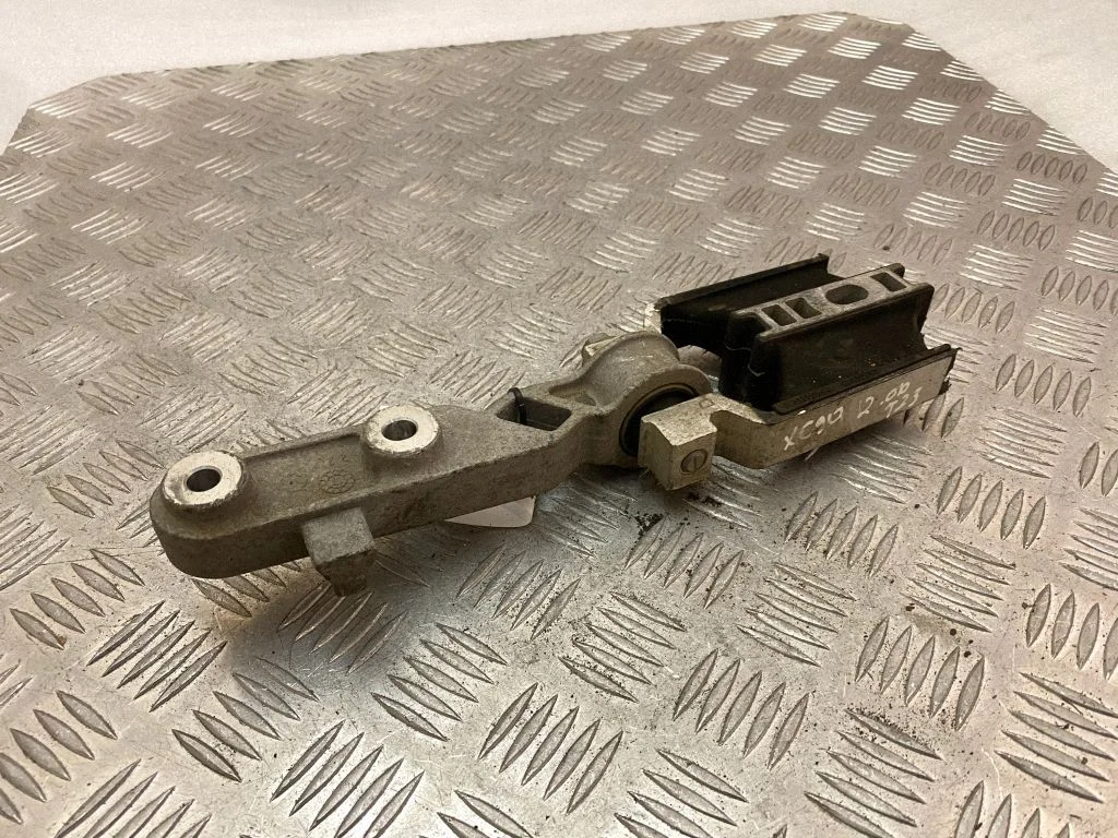 Engine mount bracket – Volvo XC90 (2014-)