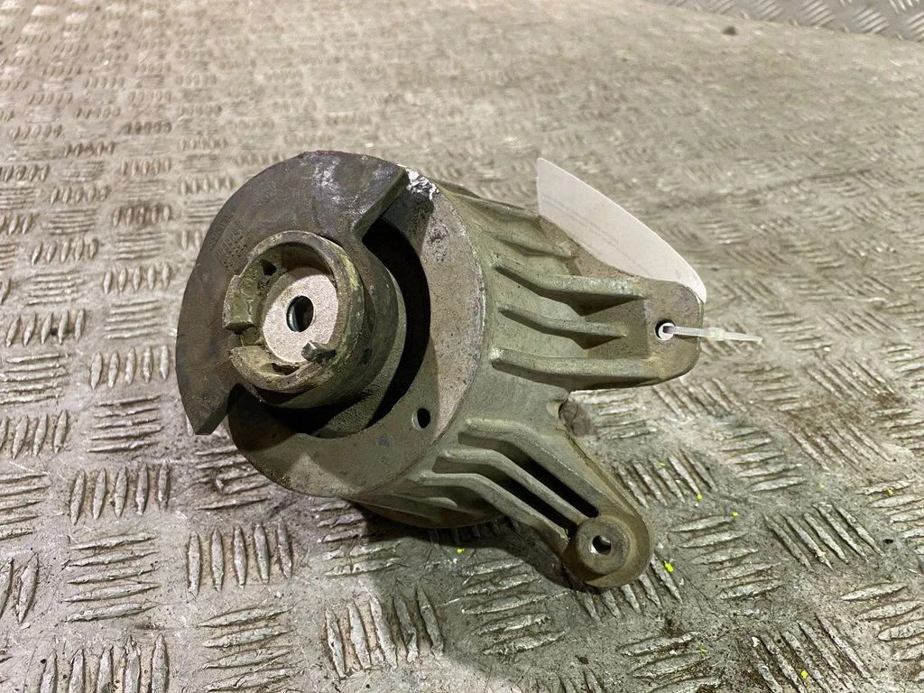 Engine mount bracket A2382400300