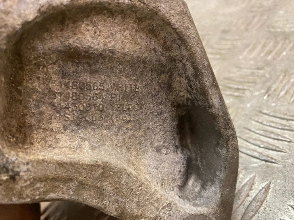 Engine mount bracket 31480564