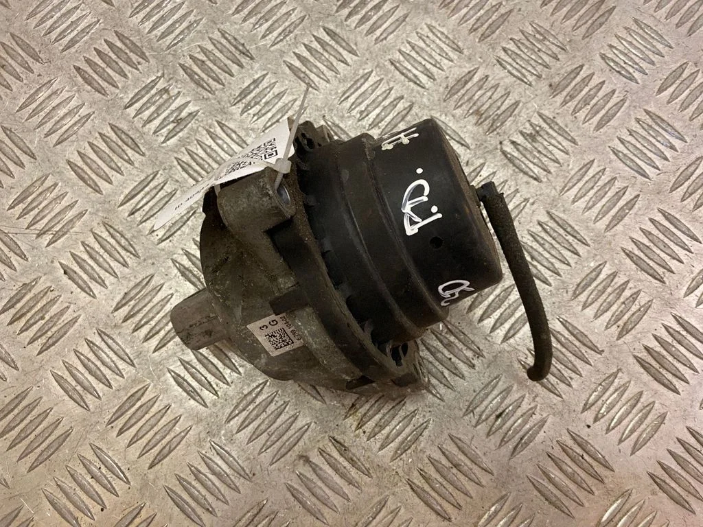 Engine mount bracket 6799104