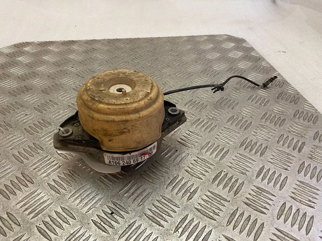 Engine mount bracket A1662406917