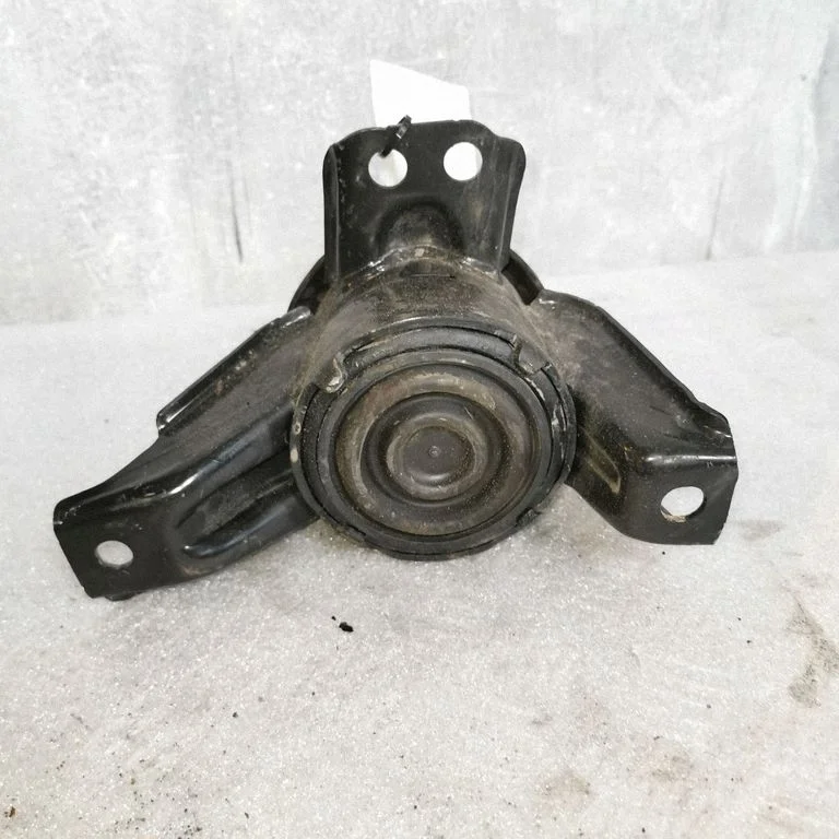 Engine mount bracket M03S1200