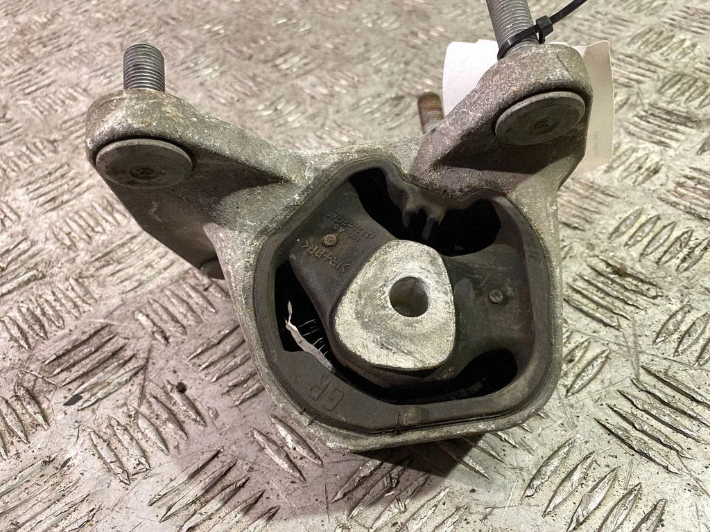 Engine mount bracket