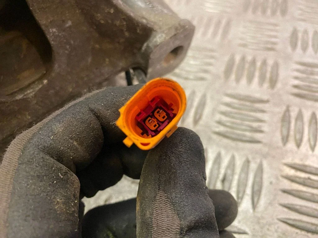 Engine mount bracket 8R0199381