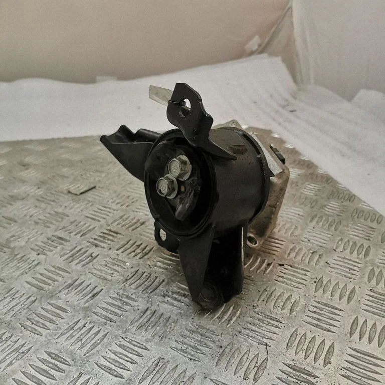 Engine mount bracket 452114G430