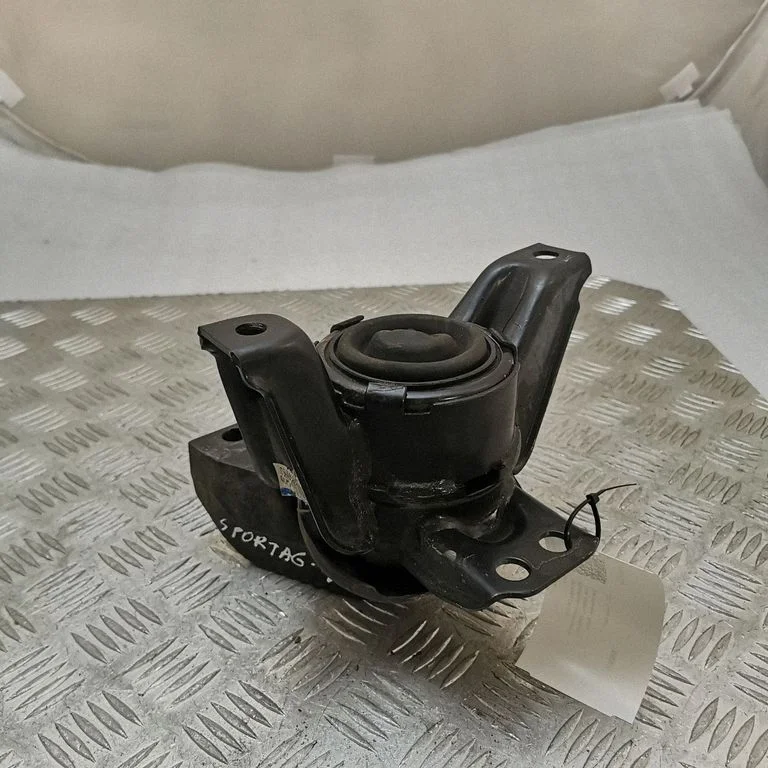 Engine mount bracket