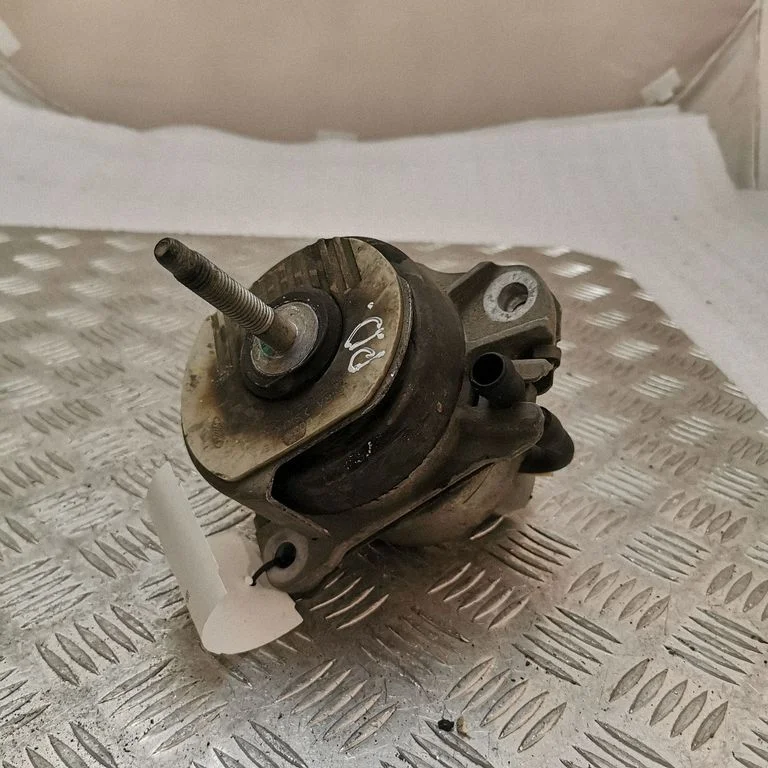 Engine mount bracket FR3C6038AE