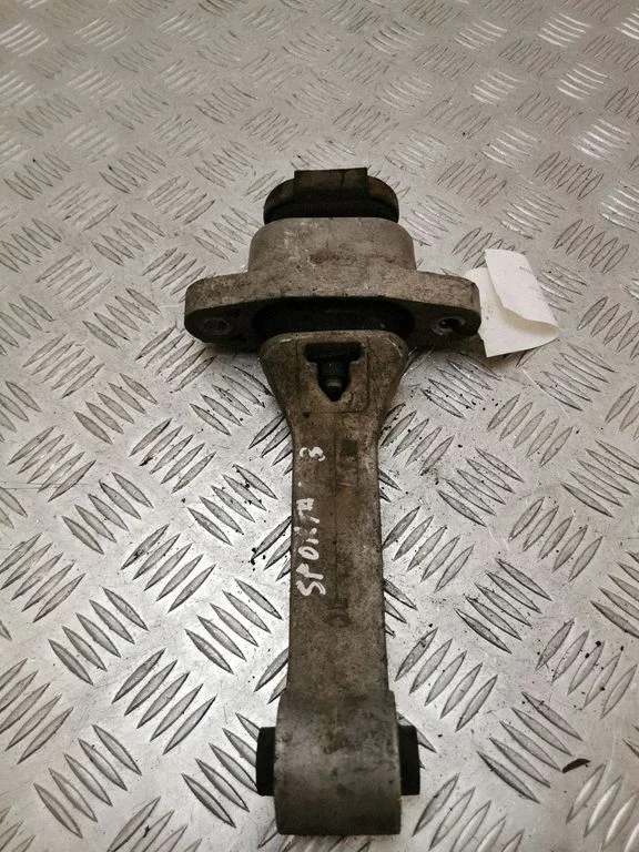 Engine mount bracket