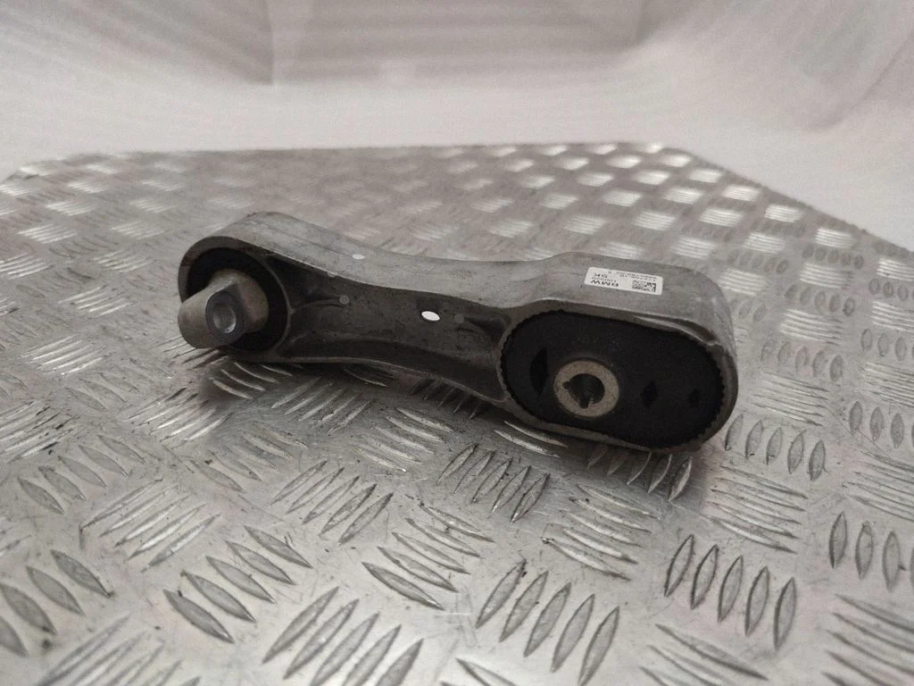 Engine mount bracket 6885788