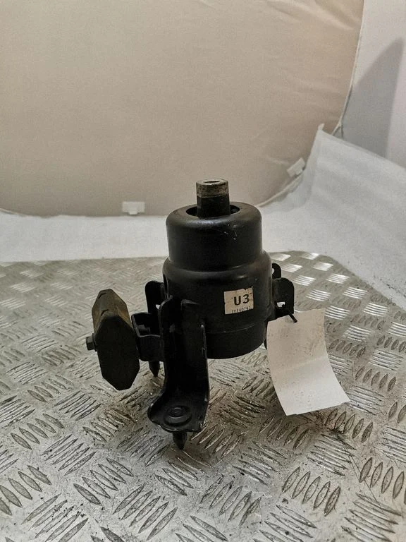 Engine mount bracket