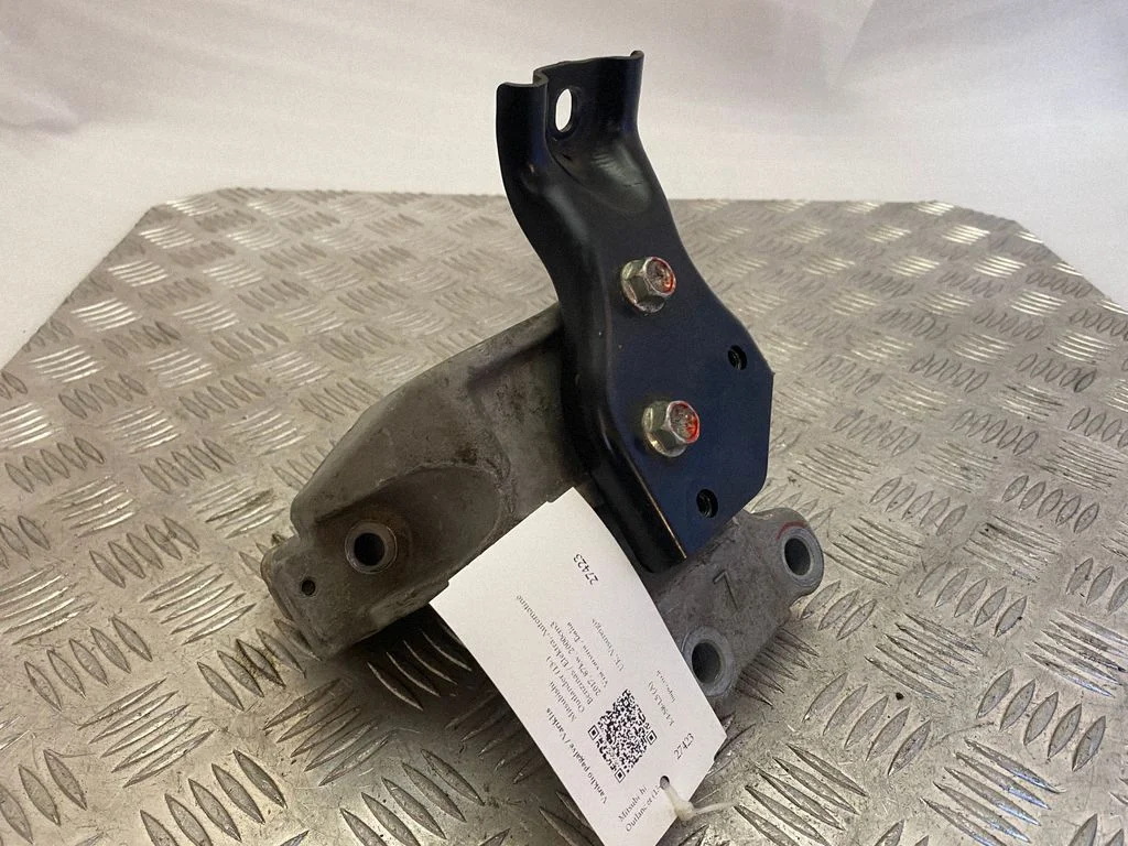 Engine mount bracket