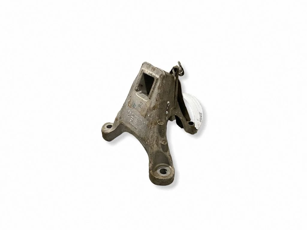 Engine mounting bracket 8743652