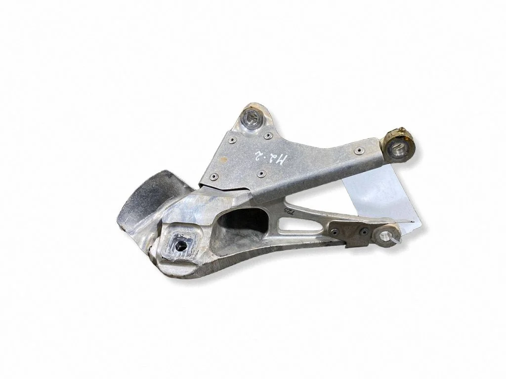 Engine mounting bracket 2284204 – BMW M2 F87 (2015-2021)