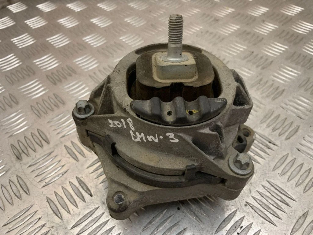 Engine mount bracket 6865470