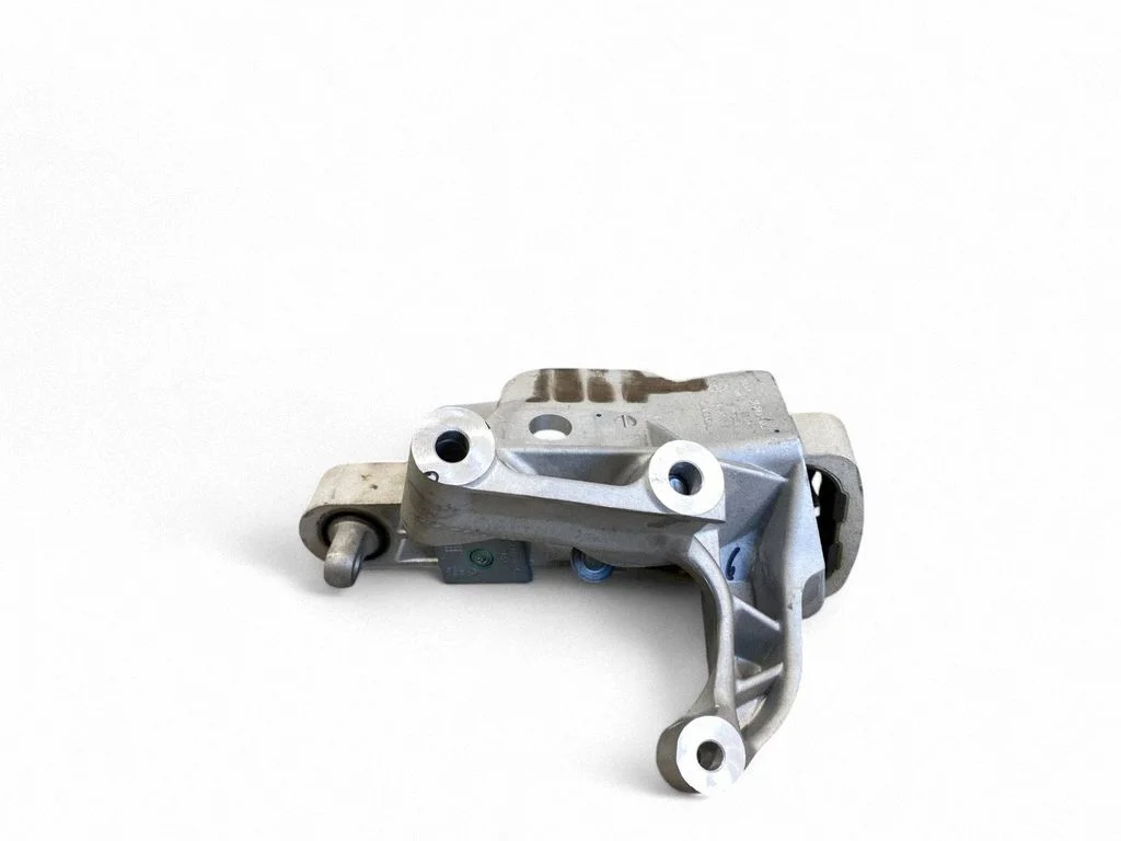 Engine mounting bracket 31430490