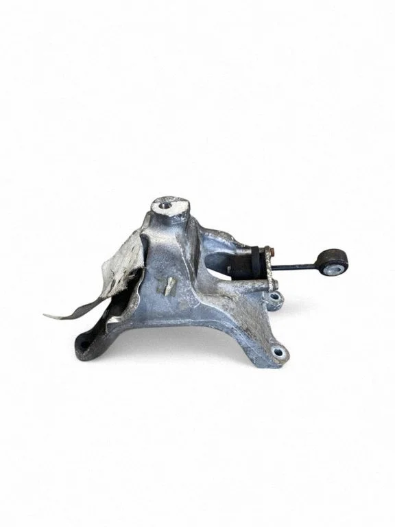Mootori kinnituskronstein 4M0199308