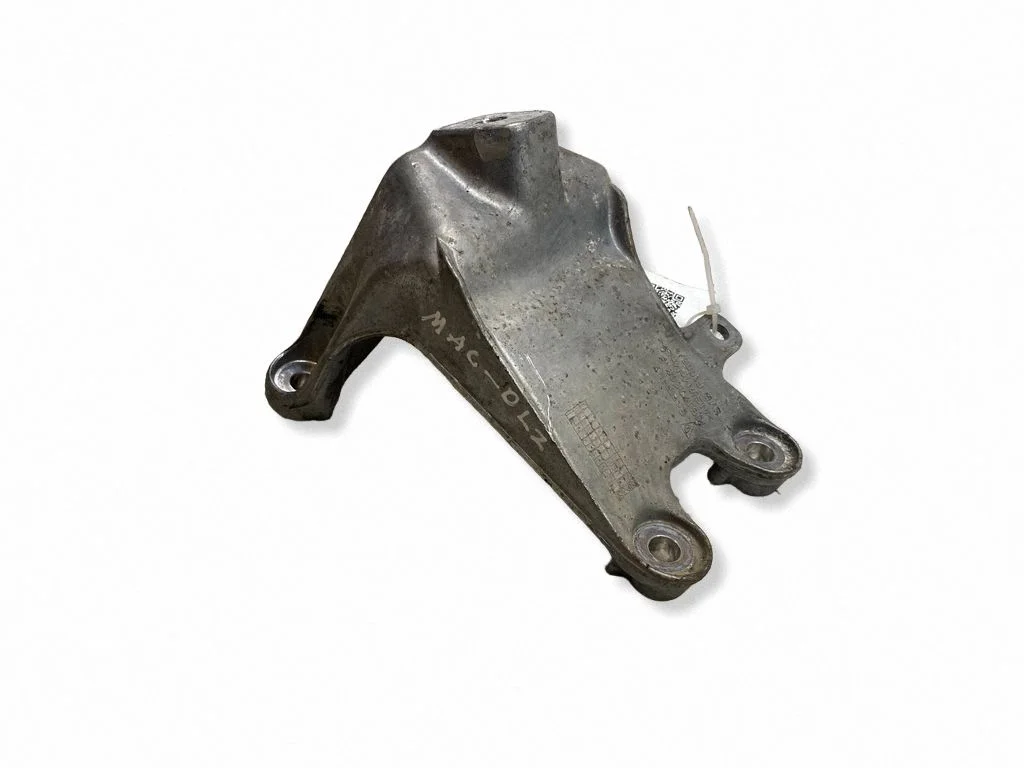 Engine mounting bracket 95B199308