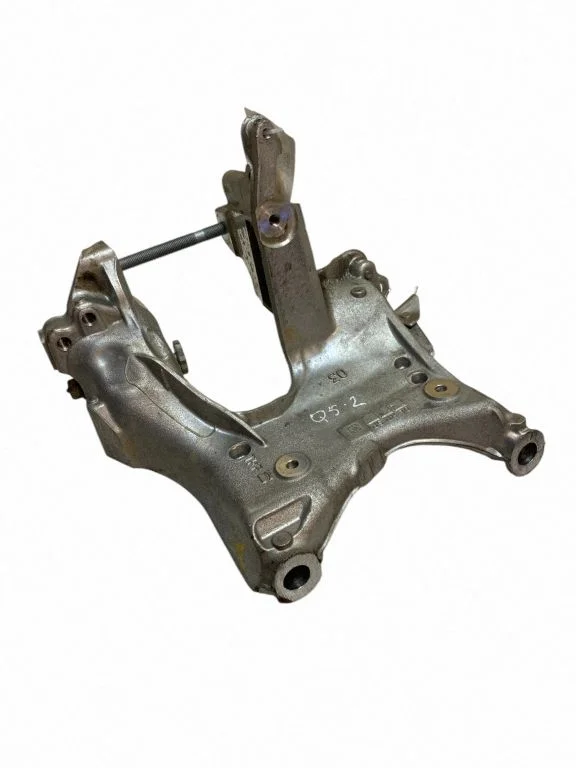 Engine mounting bracket 80A399296R
