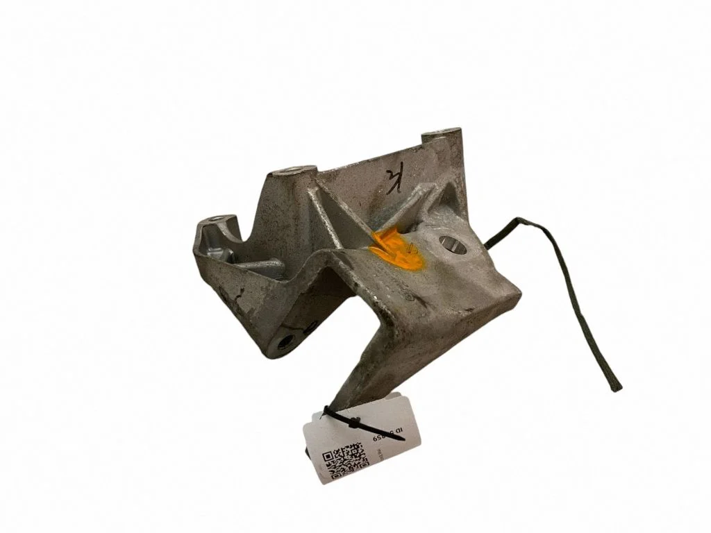 Mootori kinnituskronstein 31430470